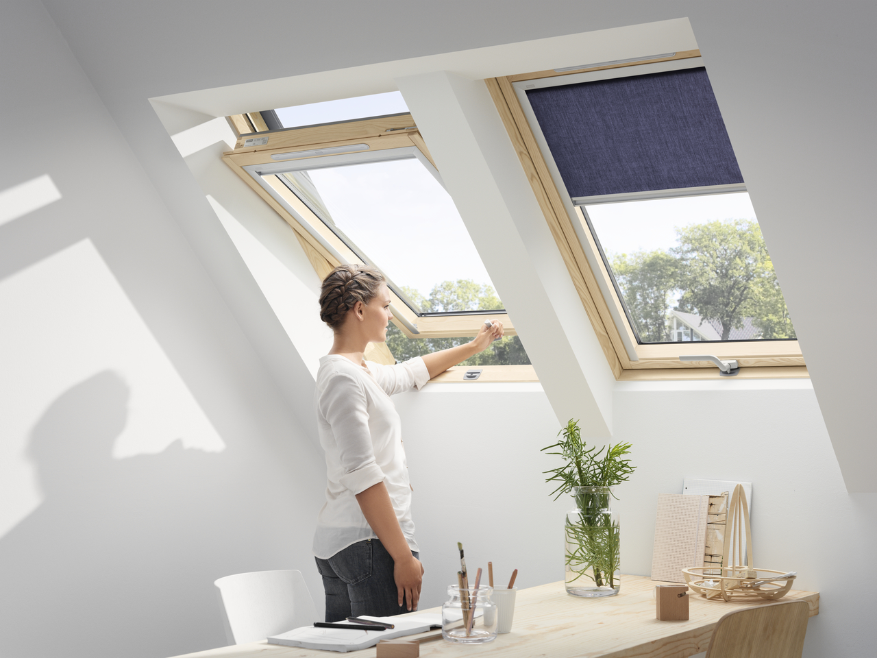roleta dekoracyjna, przyciemniająca z prowadnicami. VELUX RFL